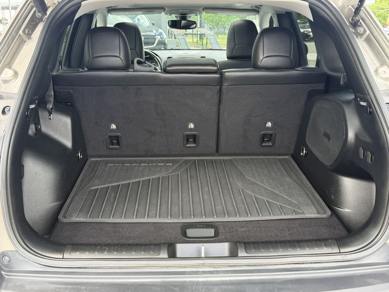 2021 Jeep Cherokee Beige Ste-Marie - photo #10