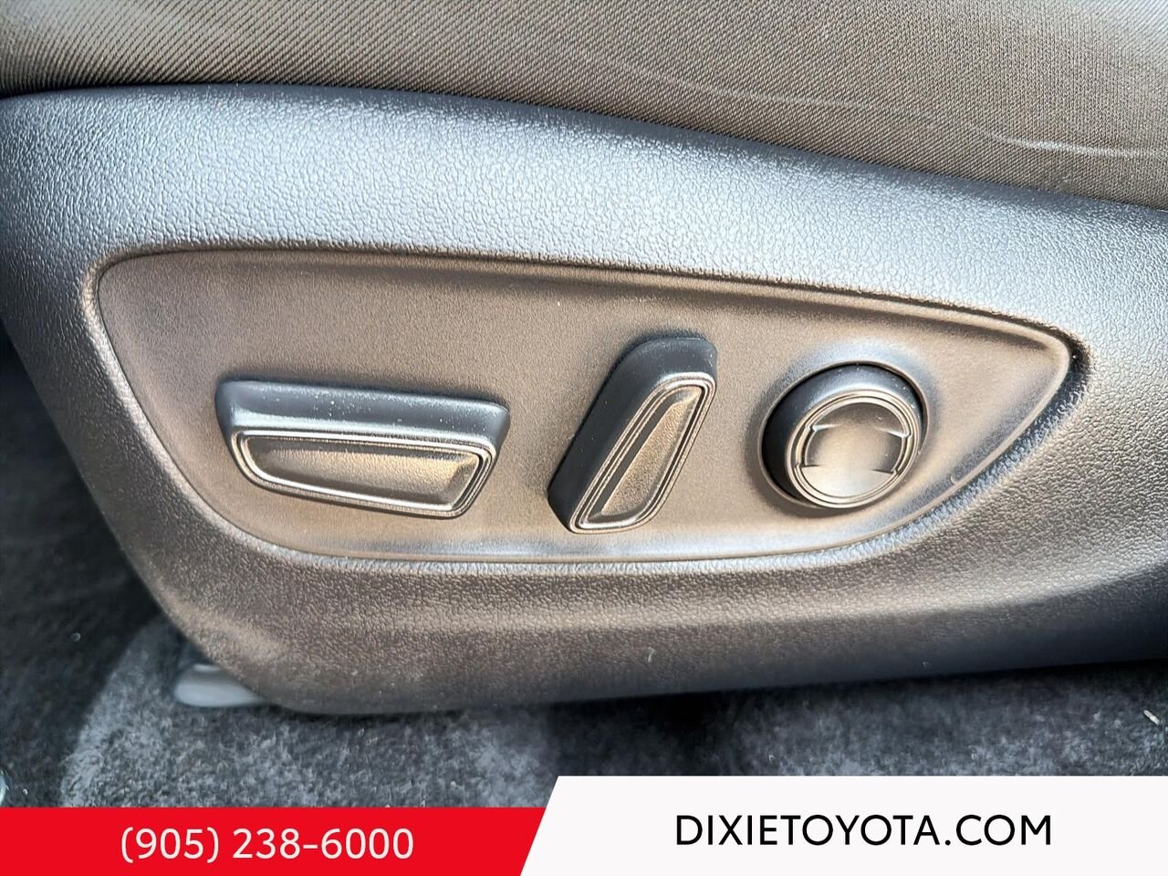 2025 Toyota RAV4 XLE AWD / CLEAN CARFAX / HEATED SEATS / MOONROOF / ALLOY WHEELS / CARPLAY AND ANDROID AUTO Blue Mississauga - photo #9