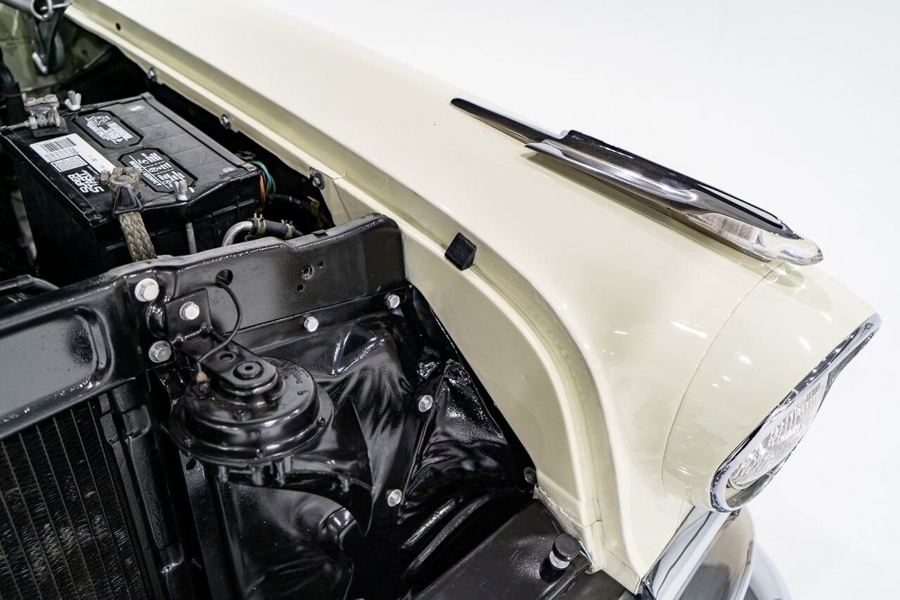 1957 Pontiac Bonneville *PRICE IN USD* Fuel injected 347/315HP 1 of 630 produced White Montreal - photo #20