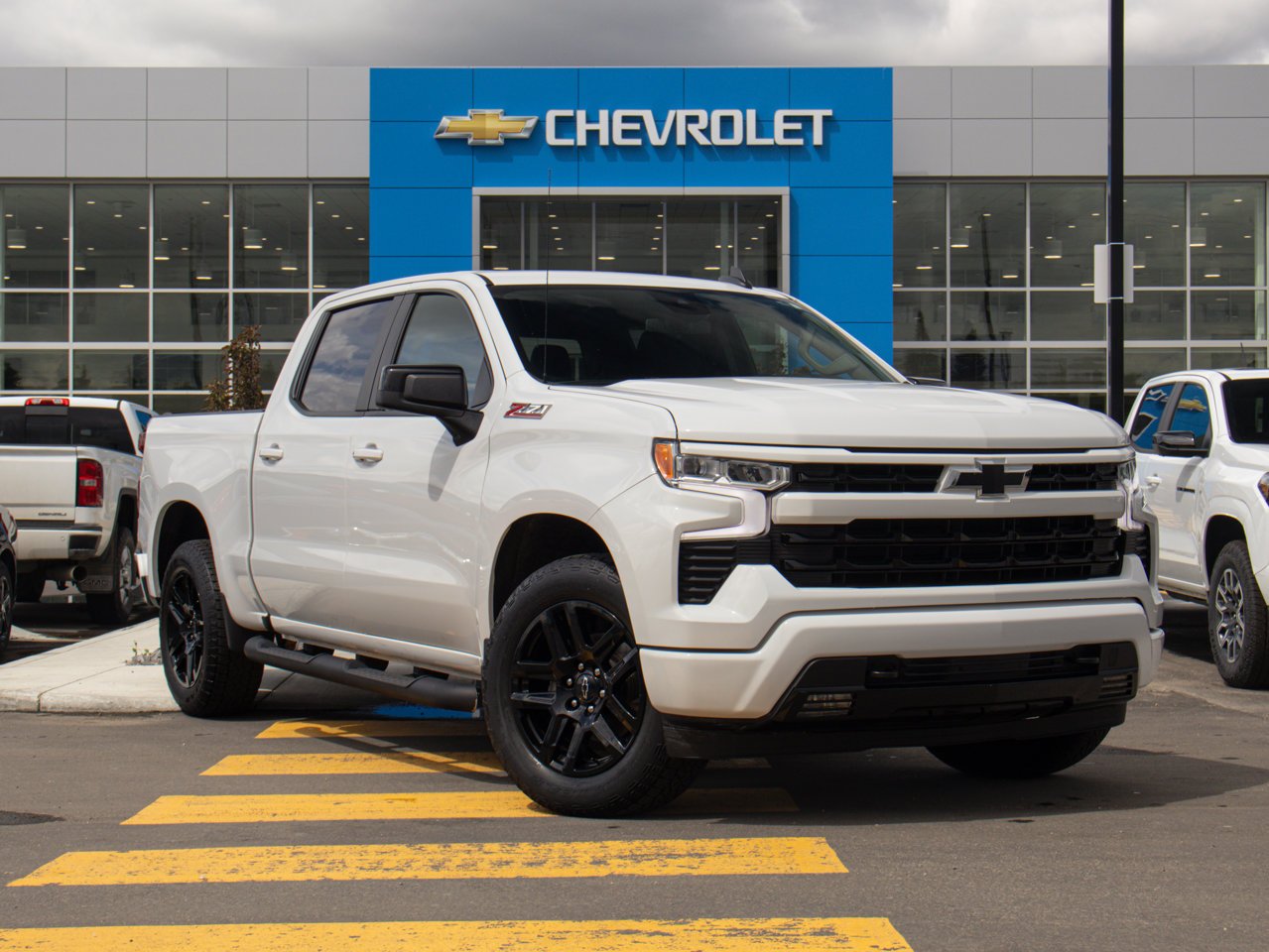 2024 Chevrolet Silverado 1500 4WD Crew Cab 147 RST White Sherwood Park - photo #1