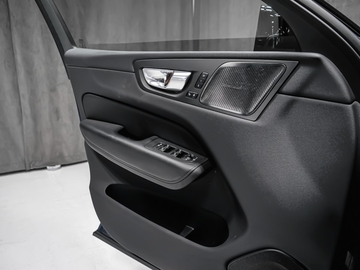 2023 Volvo XC60 B6 PLUS DARK CLIMATE Blue Montreal - photo #10