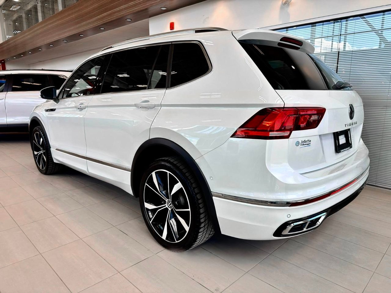 2024 Volkswagen Tiguan White Notre-Dame-des-Prairies - photo #9
