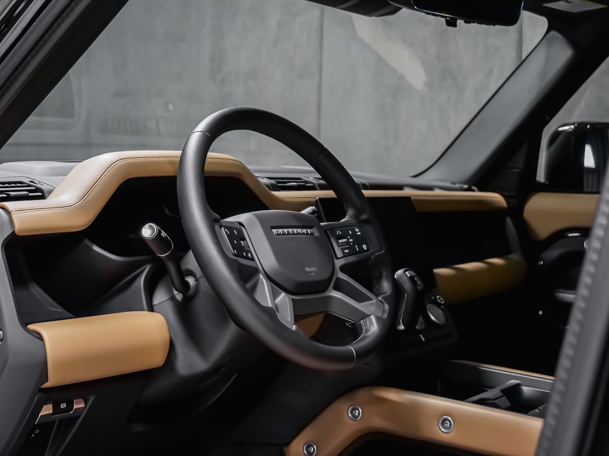 2026 Land Rover Defender X-Dynamic SE V8 Black Montreal - photo #38