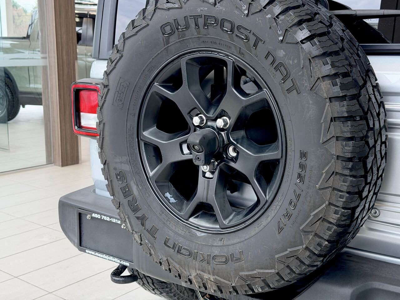 2022 Jeep Wrangler Silver Notre-Dame-des-Prairies - photo #12