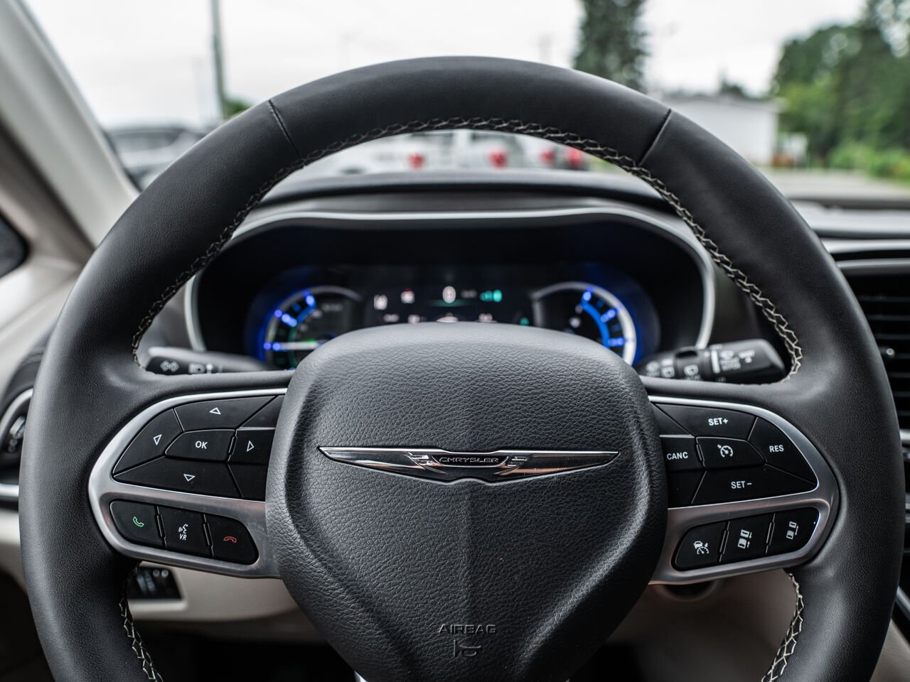 Chrysler Pacifica Hybrid 2023 Bleu Sainte-Julienne - photo #17