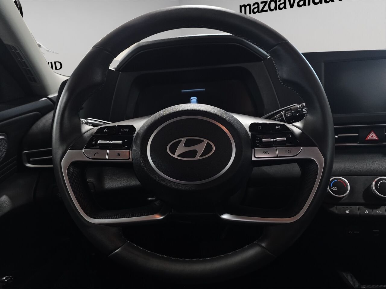 2024 Hyundai Elantra Preferred IVT, Bluetooth, Commande audio au volant, volant chauffant Black Val-David - photo #8