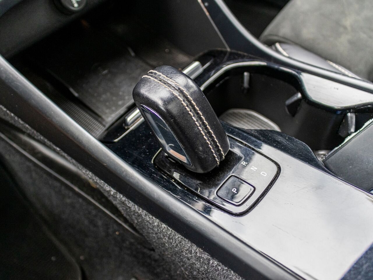2022 Volvo Recharge XC40 tout électrique P8 Plus TIe Black Châteauguay - photo #15