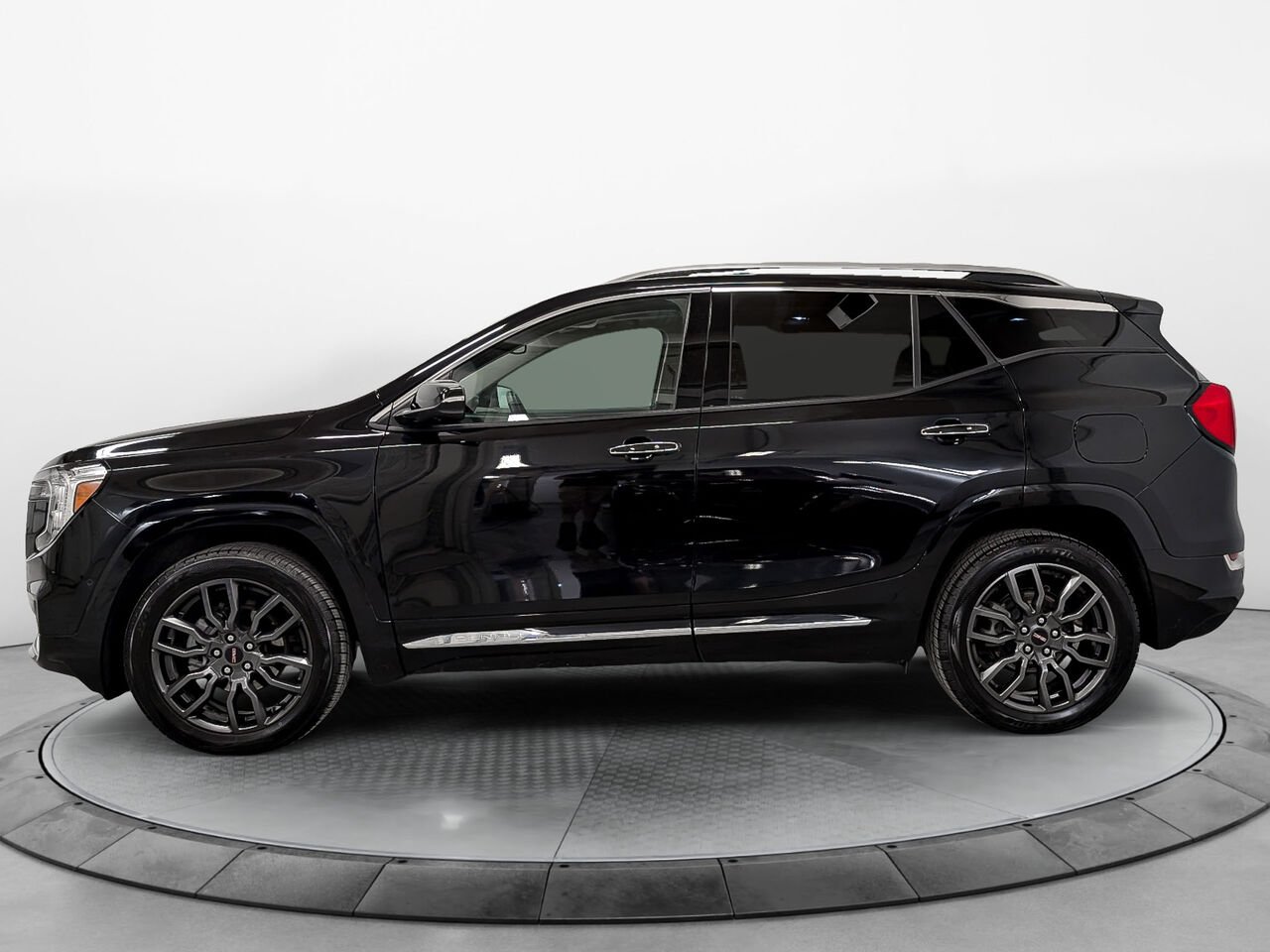 GMC Terrain DENALI AWD Toit Pano 11 859 KM Seulement!!! 2024 Noir Sherbrooke - photo #1