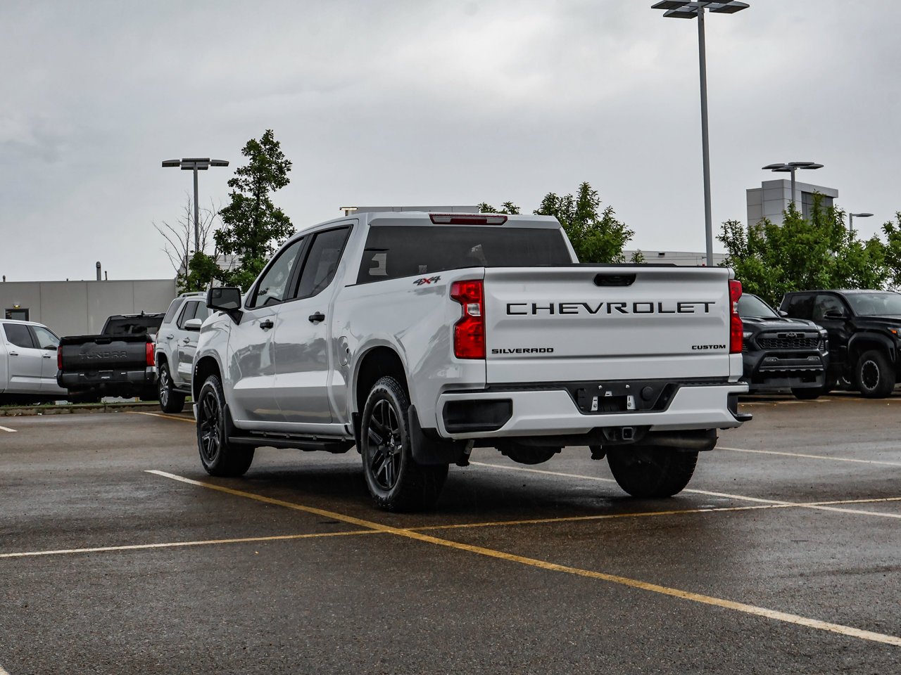 2025 Chevrolet Silverado 1500 4WD Crew Cab 147 Custom White Sherwood Park - photo #5