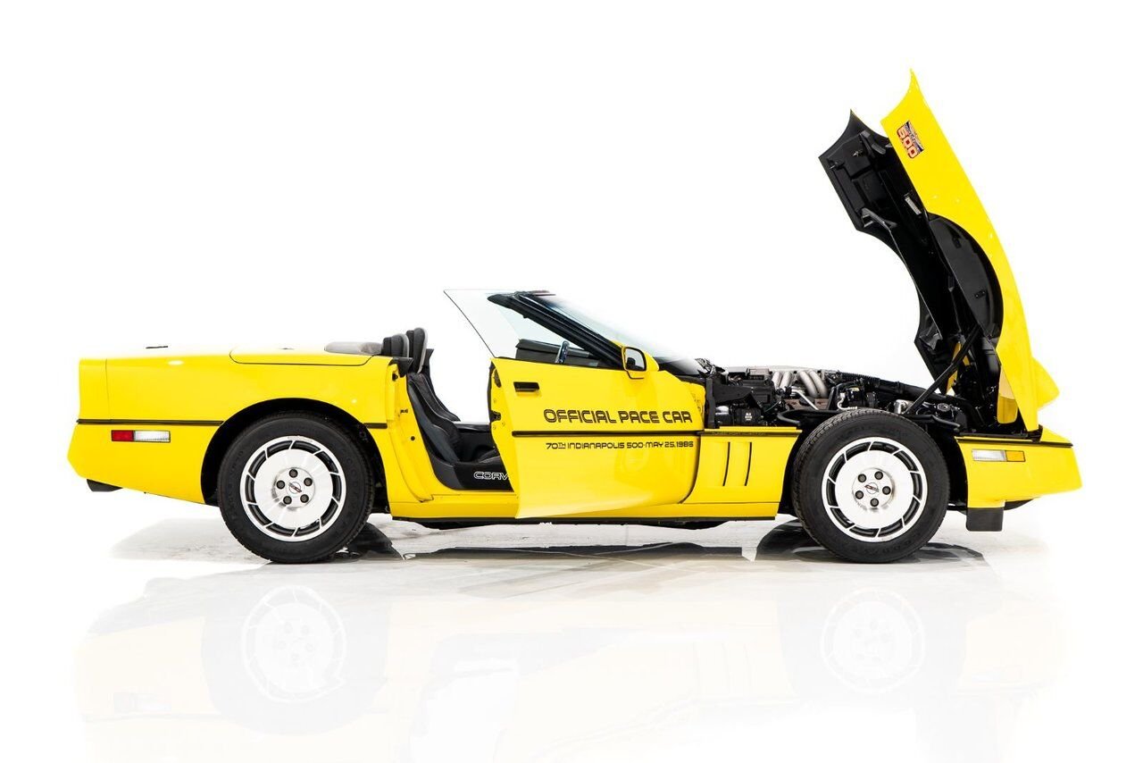 1986 Chevrolet Corvette Pace Car livery with only 17,380km (10,800miles) Yellow Montreal - photo #54