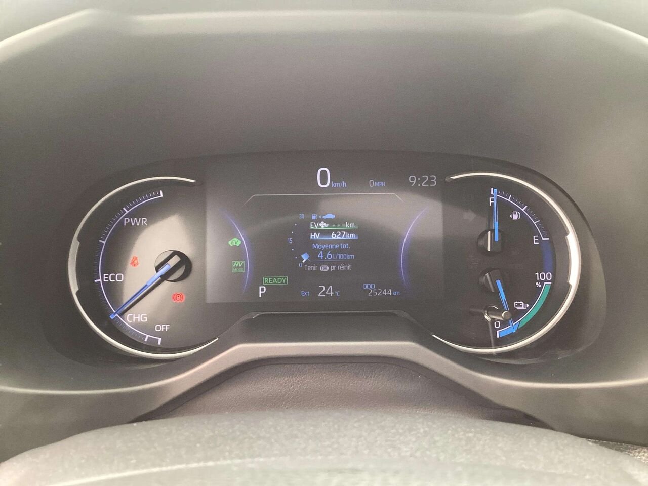 Toyota RAV4 hybride rechargeable 2025 Argent Gatineau - photo #10