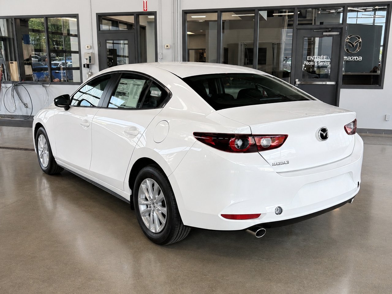 MAZDA Mazda3 GX TA 2026 Blanc neige nacré Châteauguay - photo #3