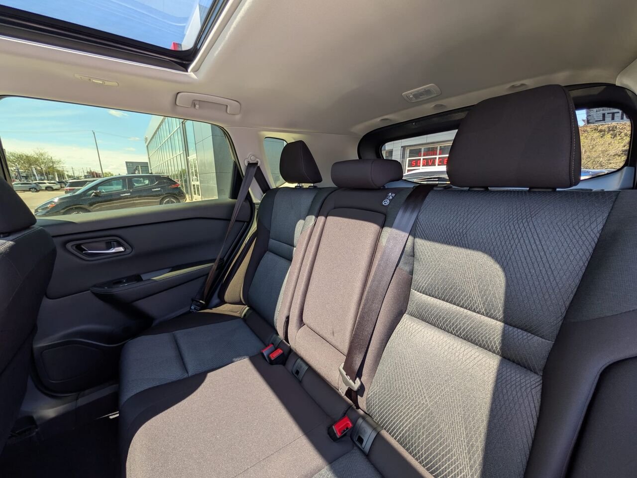 2026 Nissan Rogue ROGUE SV TOIT OUVRANT Deep Ocean Blue Châteauguay - photo #14