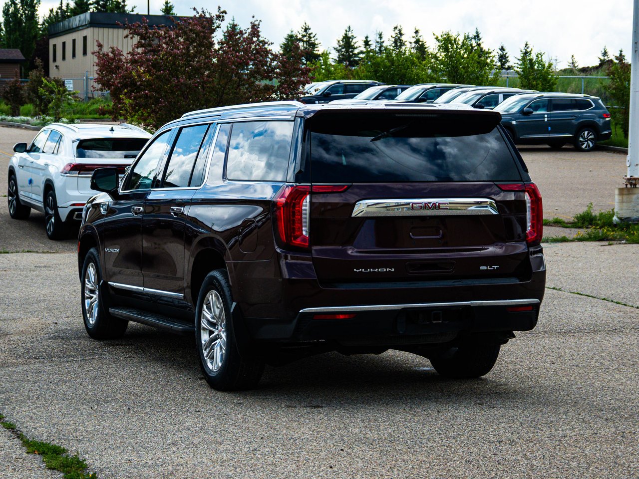 2022 GMC Yukon XL 4WD 4dr SLT Red Sherwood Park - photo #10