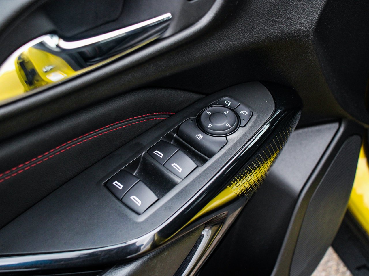 2024 Chevrolet Trax FWD 4dr 2RS Yellow Sherwood Park - photo #15