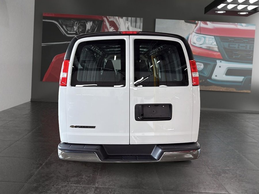 2024 Chevrolet Express Cargo Van 2024 Summit White