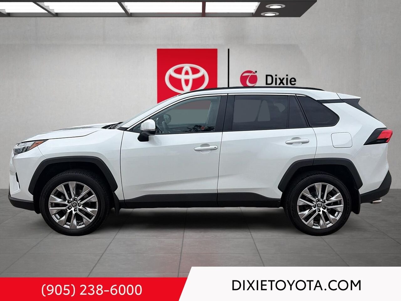 2023 Toyota RAV4 XLE PREMIUM AWD / HEATED SEATS / MOONROOF / LEATHER SURFACE / CARPLAY AND ANDROID AUTO Wind Chill Pearl Mississauga - photo #5
