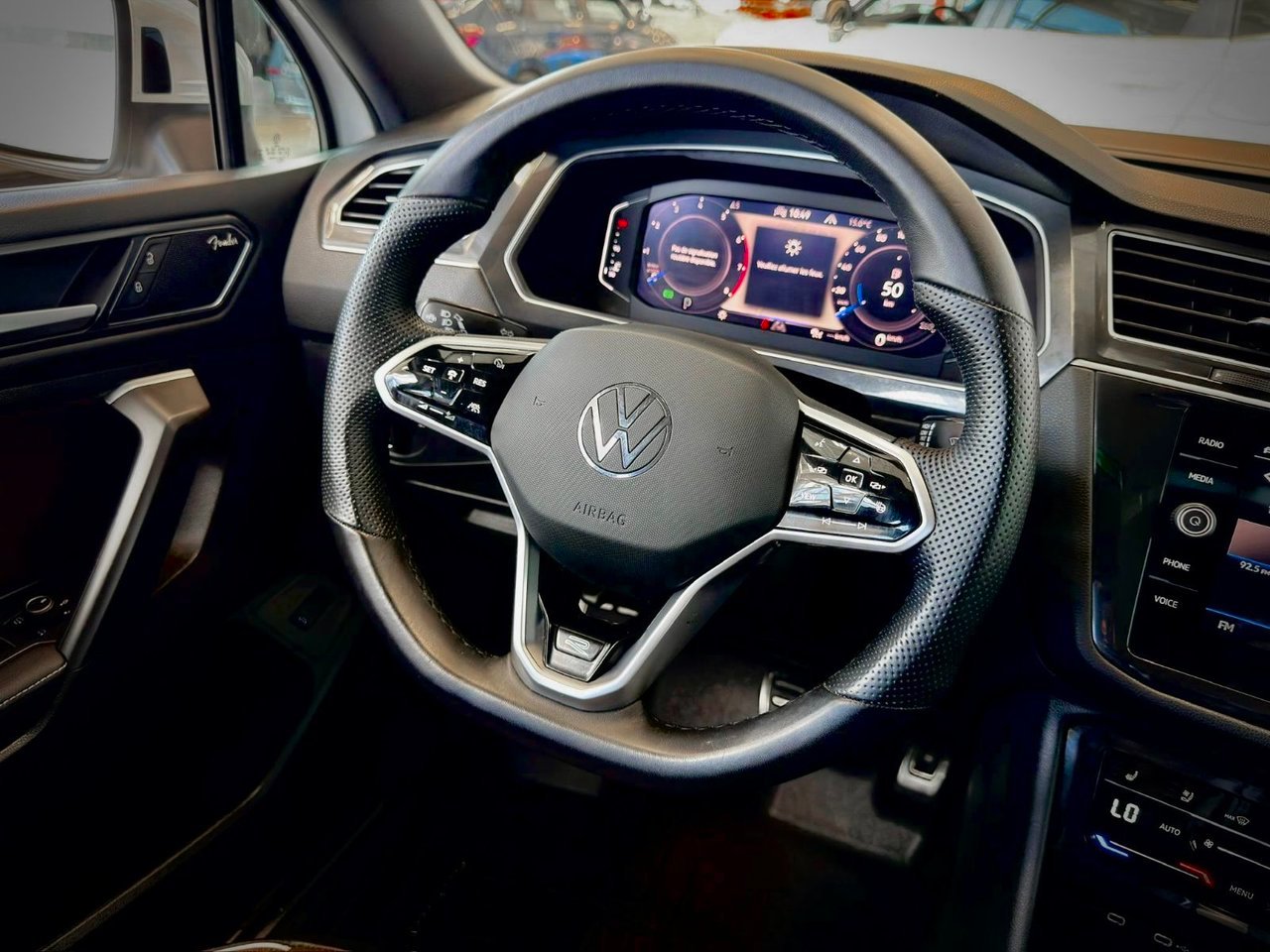 2024 Volkswagen Tiguan White Notre-Dame-des-Prairies - photo #24