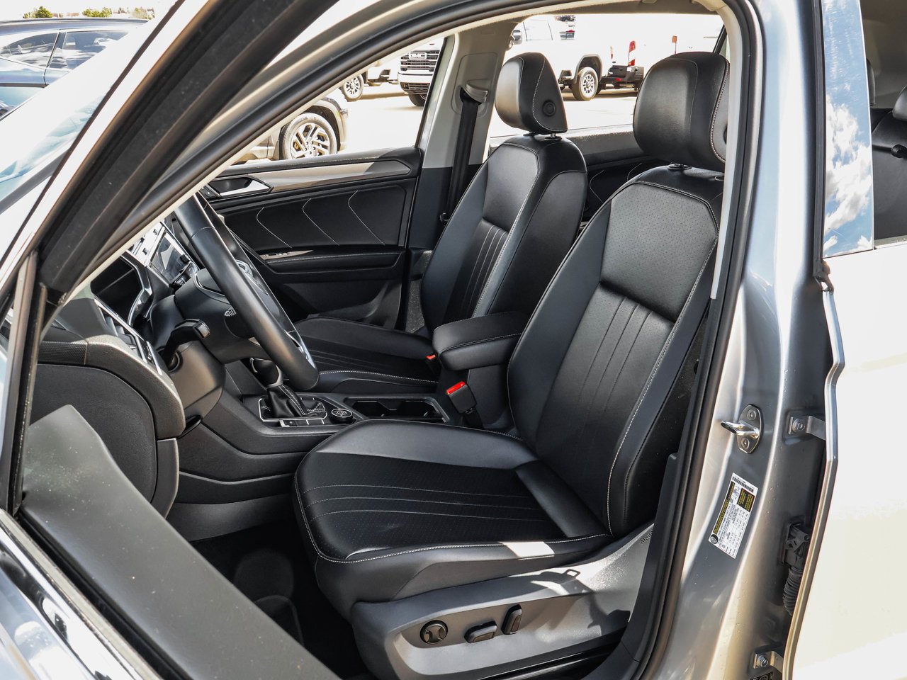 2024 Volkswagen Tiguan Comfortline 4MOTION Grey Sherwood Park - photo #13
