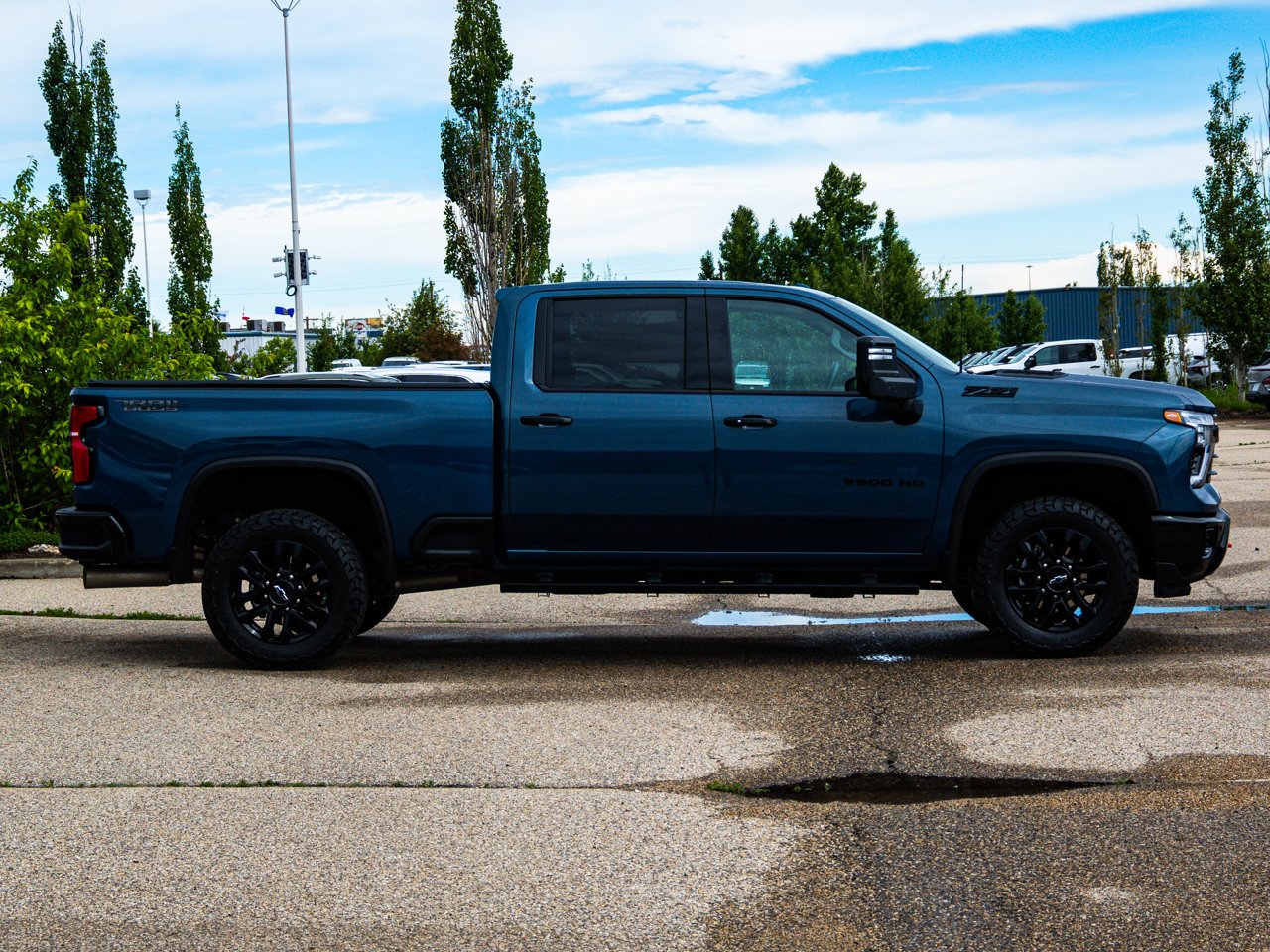 2026 Chevrolet Silverado 3500HD 4WD Crew Cab 159 LTZ Blue Sherwood Park - photo #13