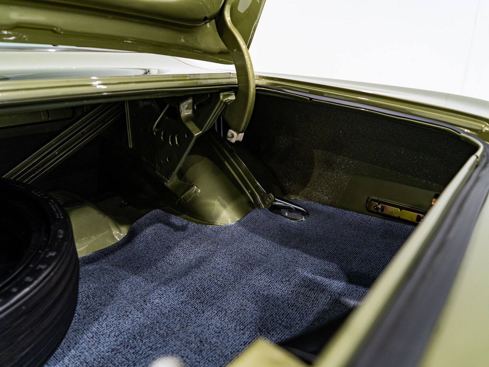 1970 Plymouth HEMI Cuda 1 de 3 Exemplaires Utilisés par la Division Course de Chrysler France **PRIX EN USD** Green Montreal - photo #88