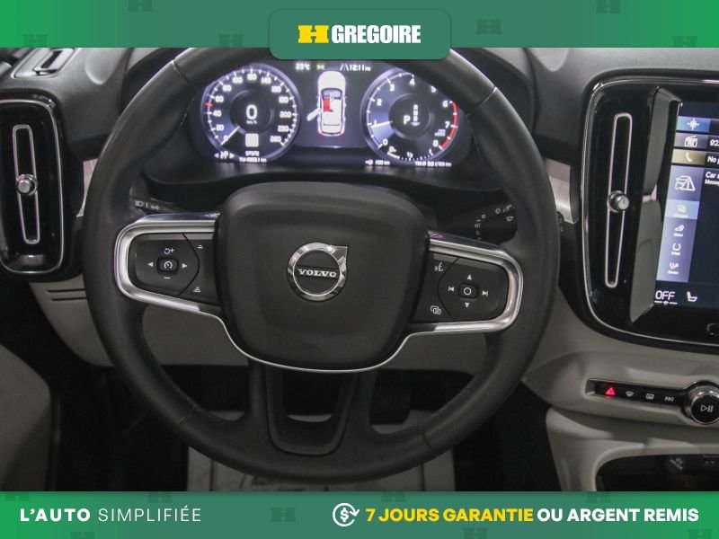 2022 Volvo XC40 White Laval - photo #26