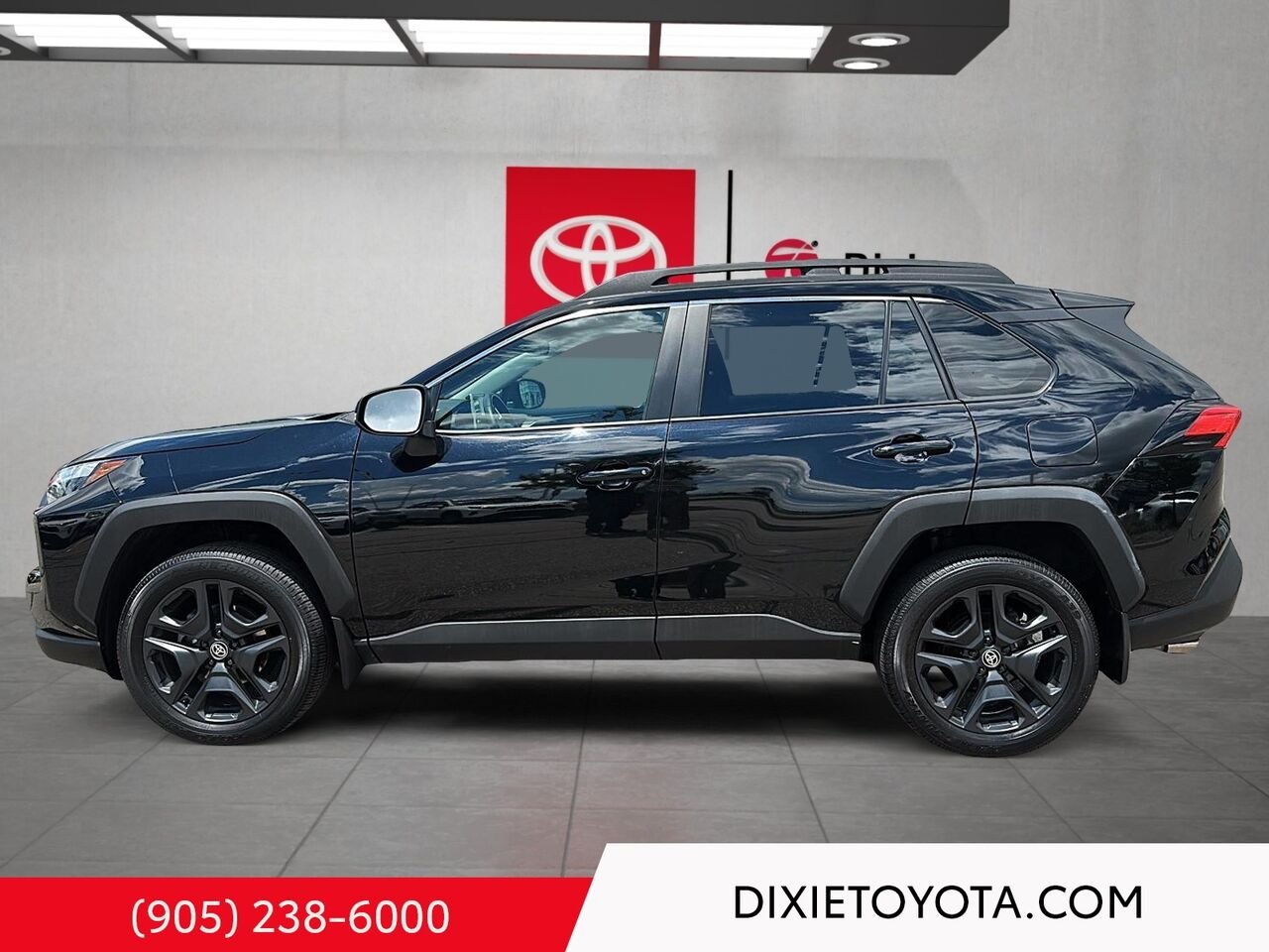 2024 Toyota RAV4 TRAIL AWD / HEATED SEATS / LEATHER SURFACE / MOONROOF / ALLOY WHEELS / CARPLAY AND ANDROID AUTO Black Mississauga - photo #5