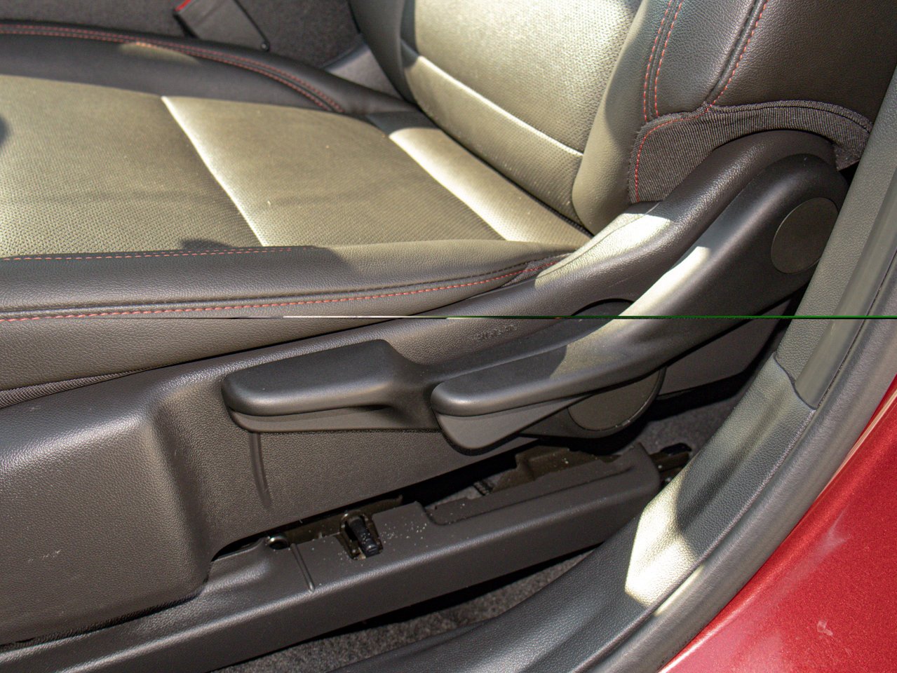 2025 Chevrolet Trax FWD 4dr 2RS Red Sherwood Park - photo #17