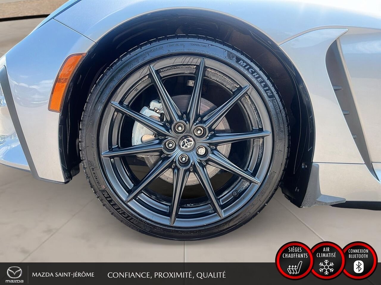 2025 Toyota GR86 Premium | AUTOMATIQUE | CLEAN CARFAX | Grey Saint-Jérôme - photo #11