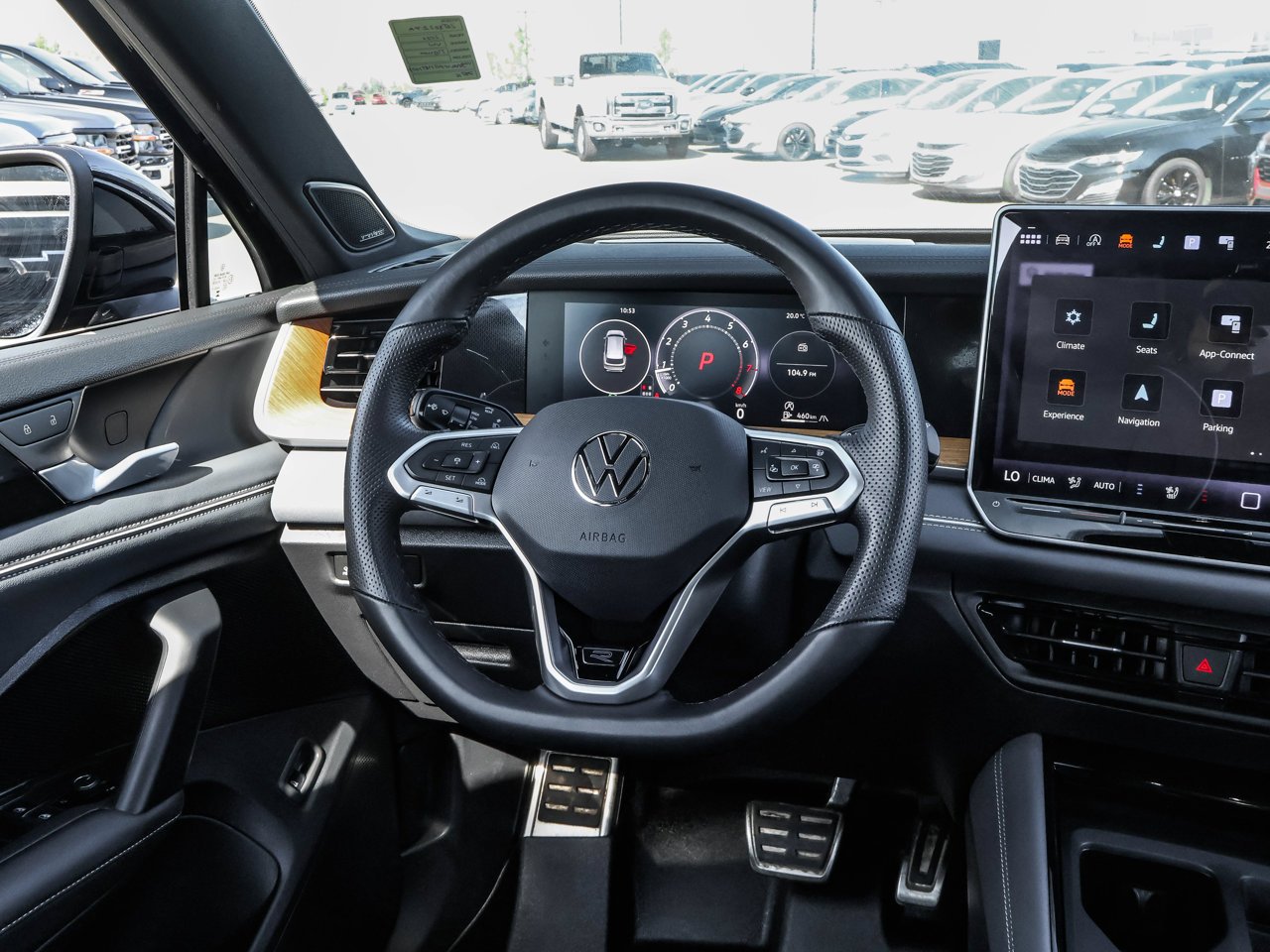 2026 Volkswagen Tiguan Highline Turbo R-Line 4MOTION Black Sherwood Park - photo #17