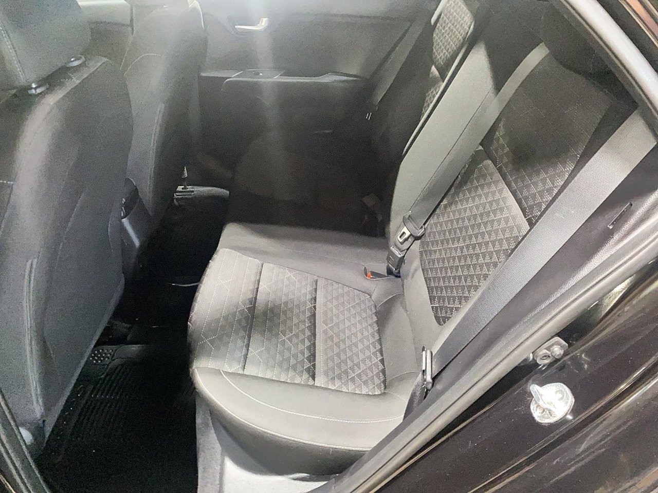 2018 Kia Rio 5-door VIN 3KPA25AB6JE039972 Black Chicoutimi - photo #8