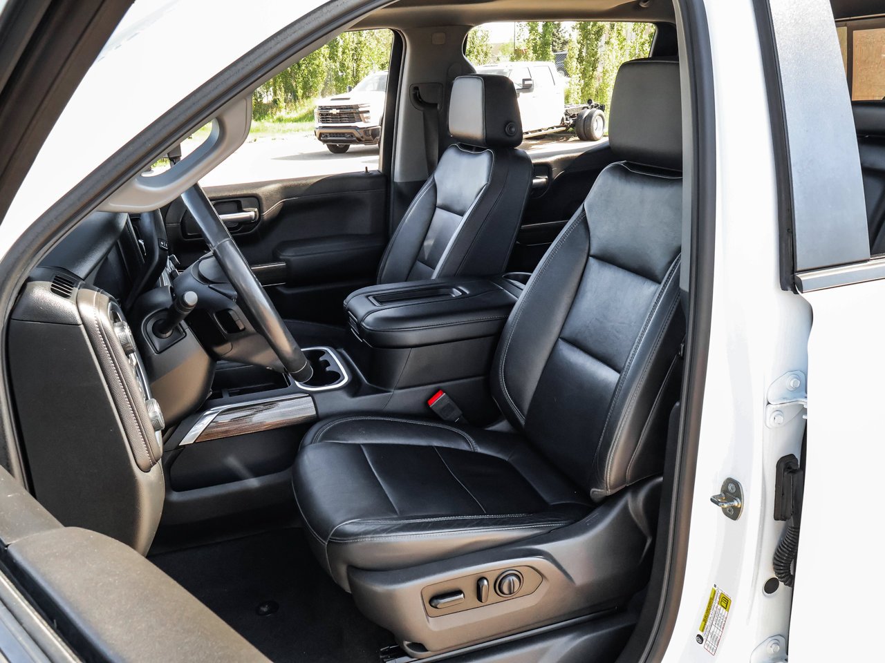 2020 Chevrolet Silverado 1500 4WD Crew Cab 147 RST White Sherwood Park - photo #13
