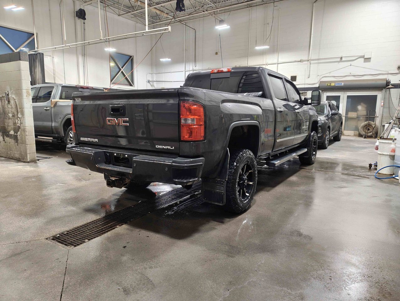 2015 GMC Sierra 2500HD 4WD Crew Cab 153.7 Denali Black Sherwood Park - photo #4