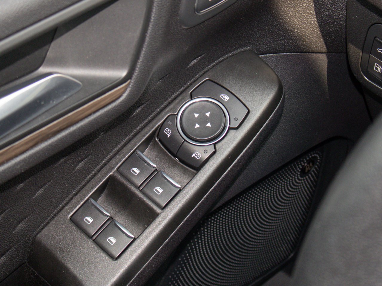 2020 Ford Escape Titanium Hybrid AWD Black Sherwood Park - photo #19