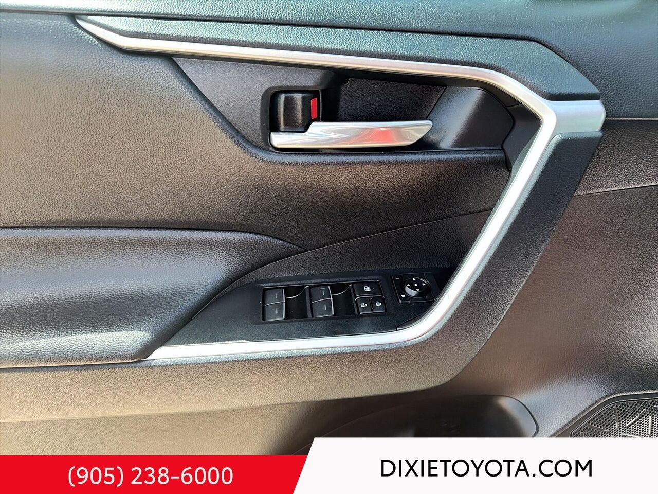 2024 Toyota RAV4 XLE AWD / CLEAN CARFAX / HEATED SEATS / MOONROOF / ALLOY WHEELS / CARPLAY AND ANDROID AUTO Red Mississauga - photo #7