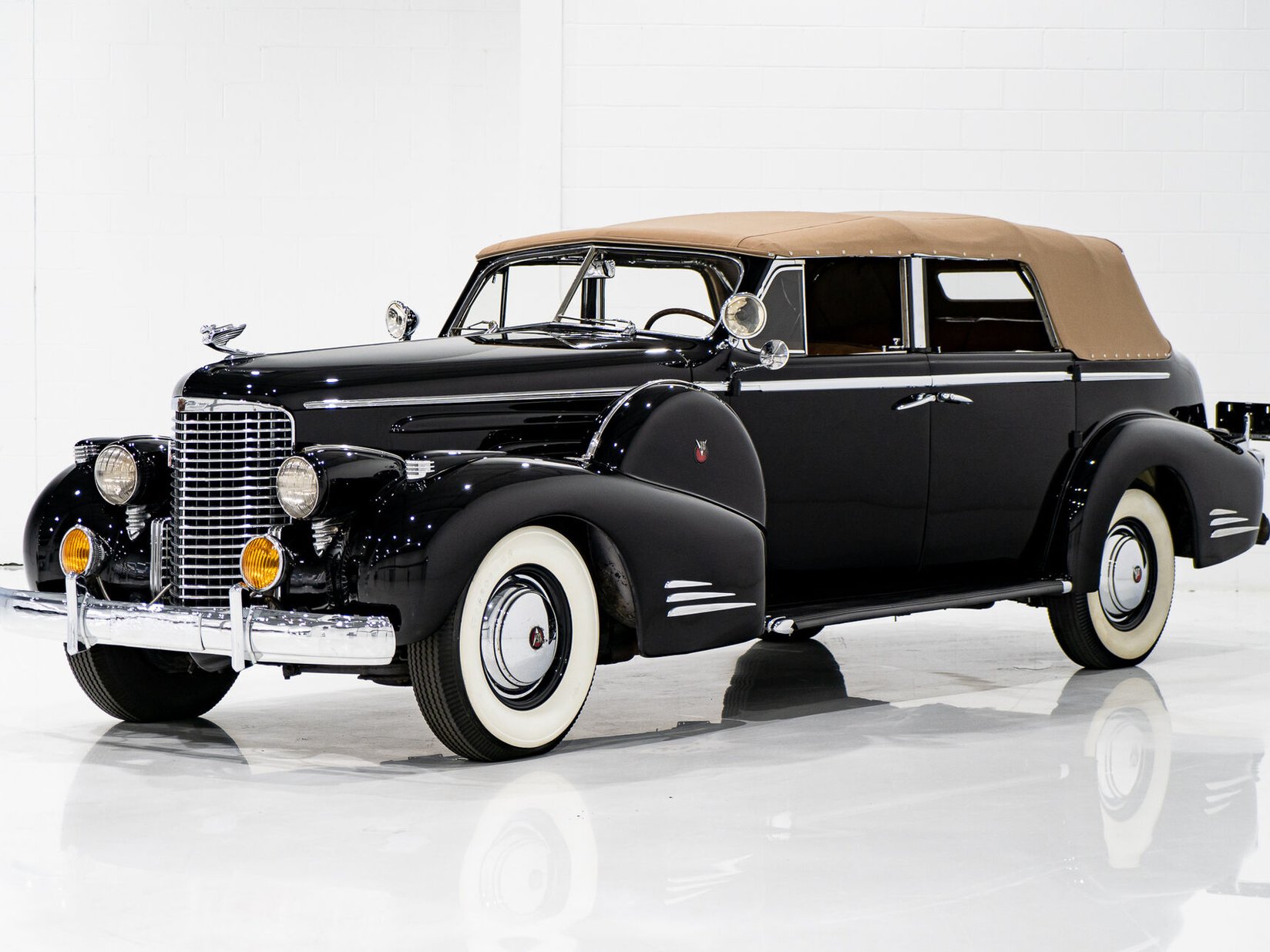 Cadillac Series 90 **PRICE IN USD**1 of 13 V16 1938 Noir Montréal - photo #85