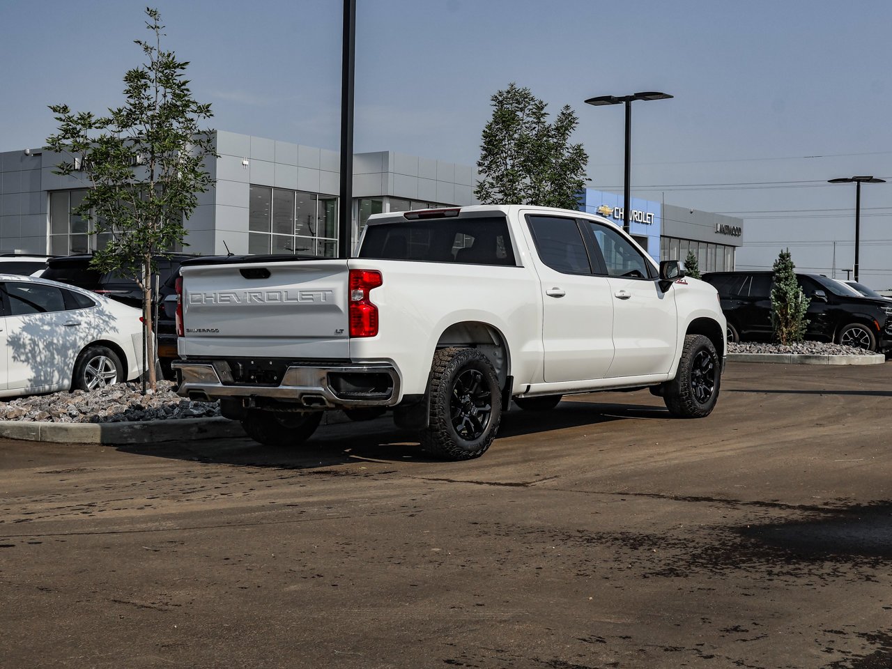 2024 Chevrolet Silverado 1500 4WD Crew Cab 147 LT White Sherwood Park - photo #7