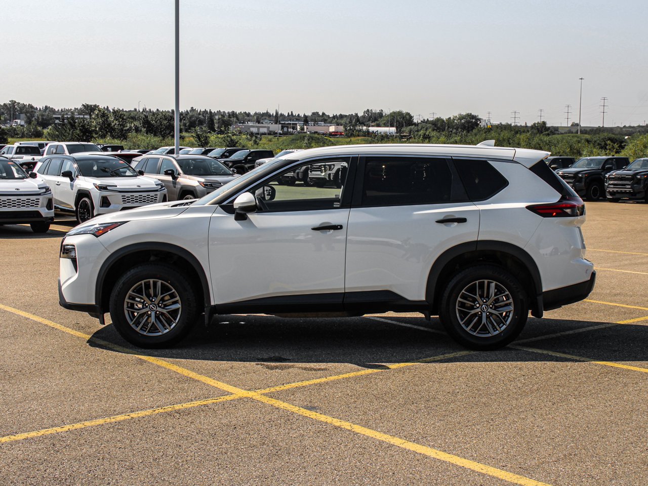 2024 Nissan Rogue AWD S White Sherwood Park - photo #4
