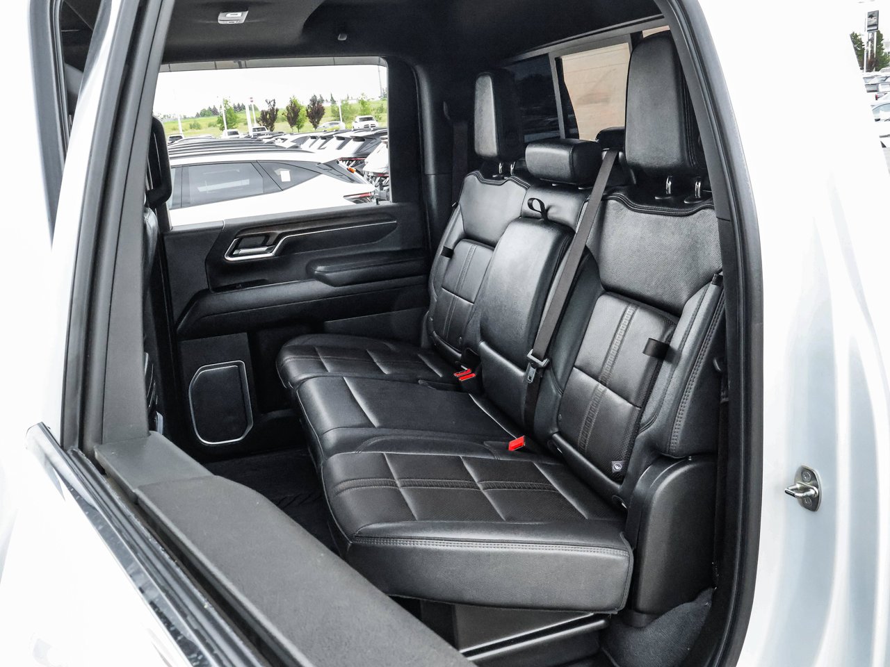 2024 Chevrolet Silverado 3500HD 4WD Crew Cab 159 High Country White Sherwood Park - photo #15