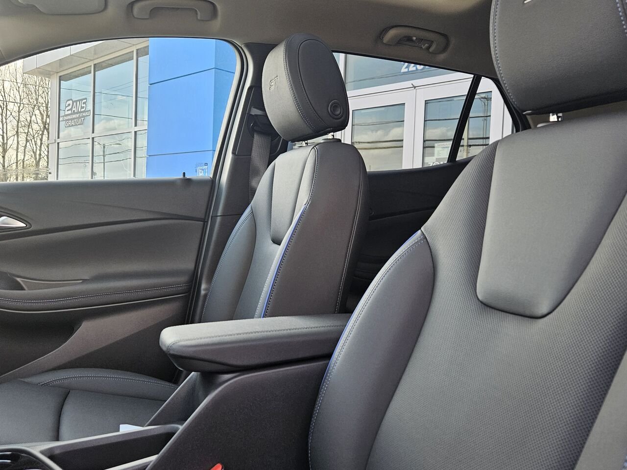 2026 Buick Encore GX Tourisme sport 4 portes TI MOONSTONE GREY METALLIC Thetford Mines - photo #14