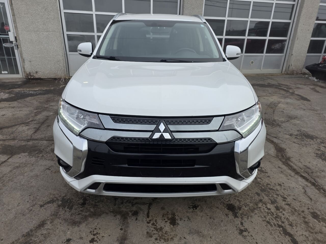 2020 Mitsubishi Outlander Plug-In Hybrid White  - photo #8