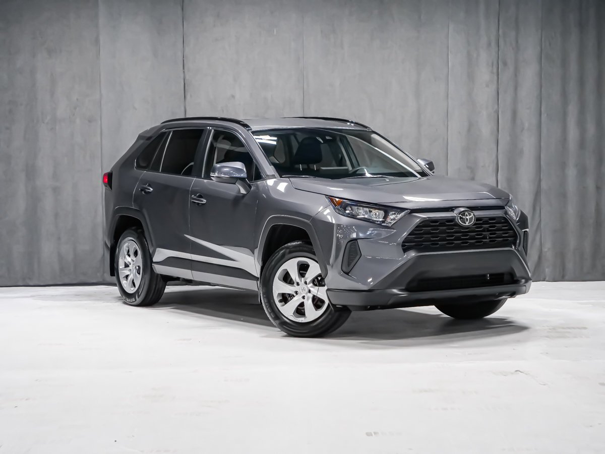 Toyota RAV4 LE 2021 Gris Montréal - photo #1