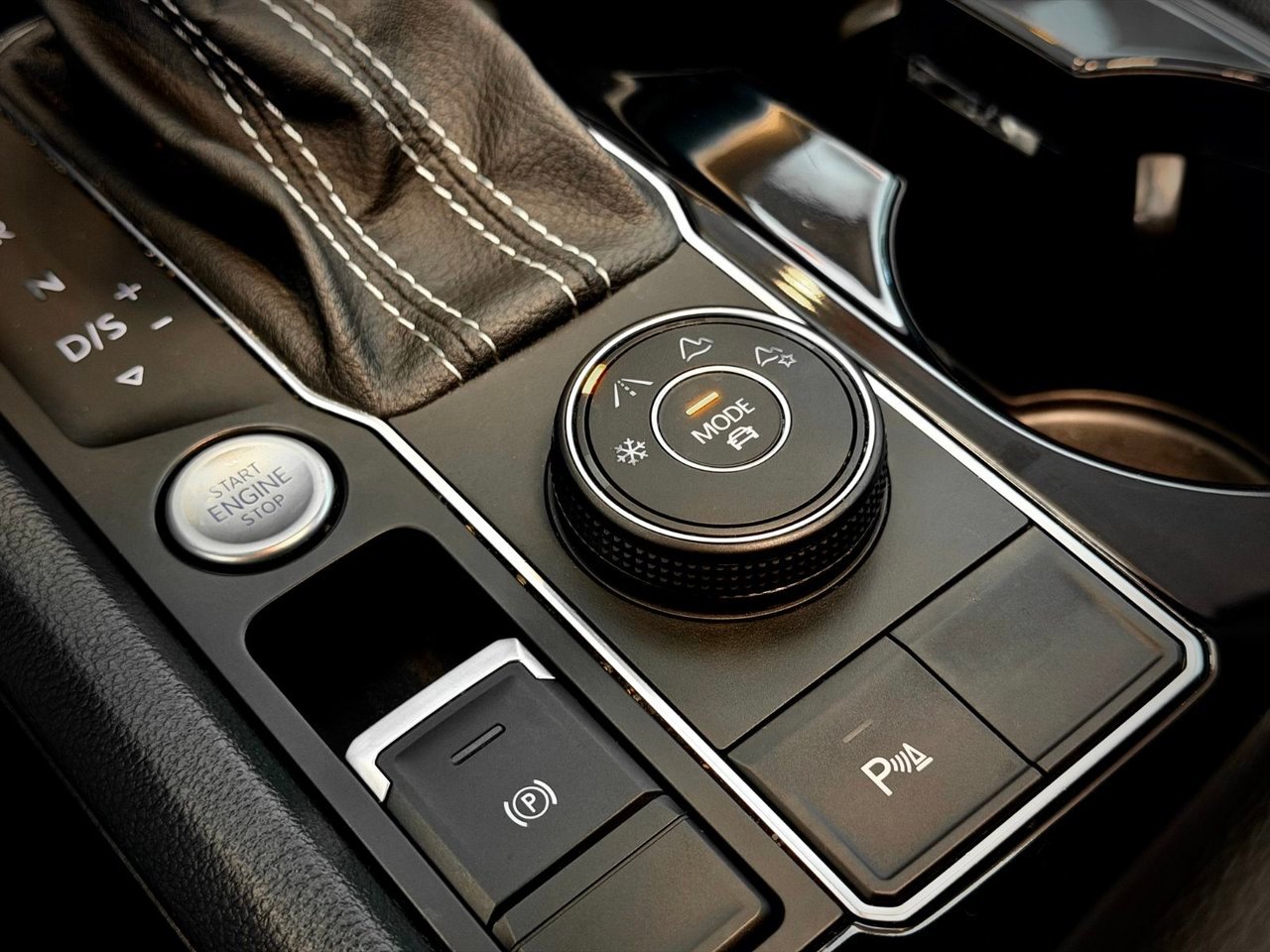 2022 Volkswagen Atlas Black Notre-Dame-des-Prairies - photo #31