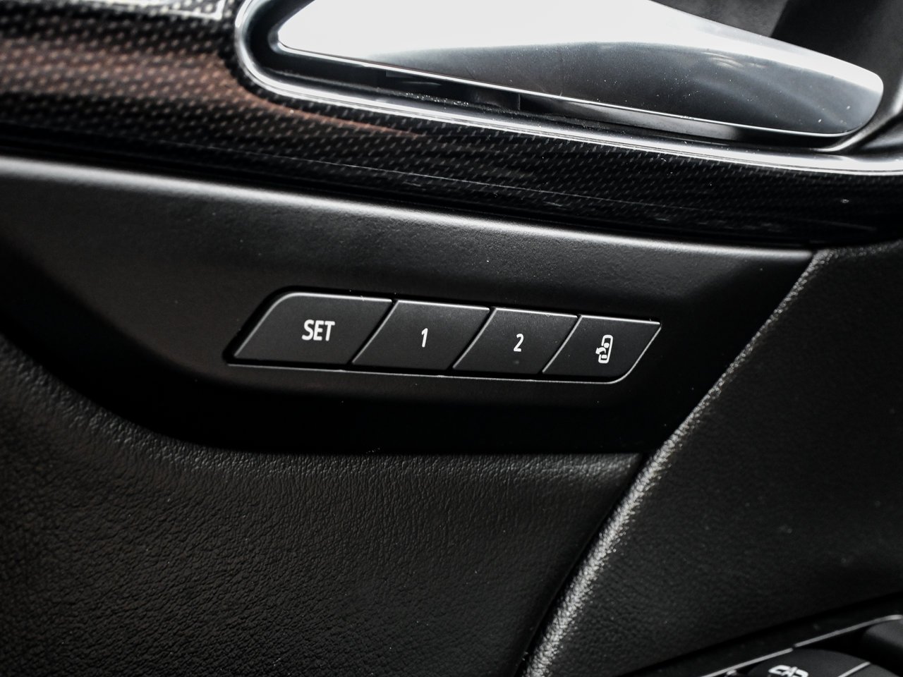 2023 Buick Envision AWD 4dr Essence White Sherwood Park - photo #20