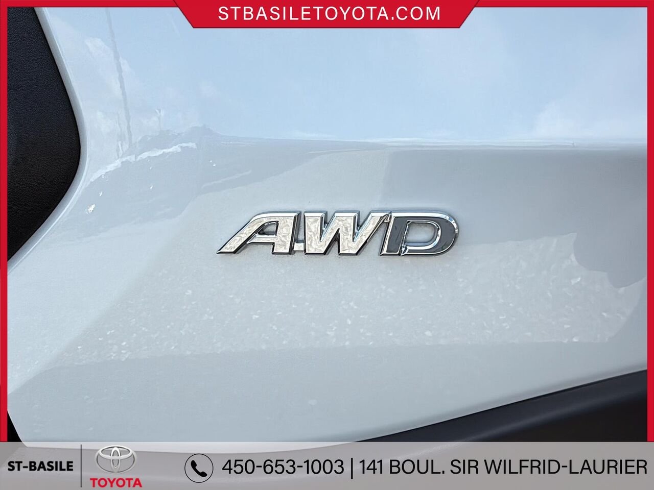 Toyota RAV4 Hybride 2023 Frisson glacé nacré Saint-Basile-le-Grand - photo #17