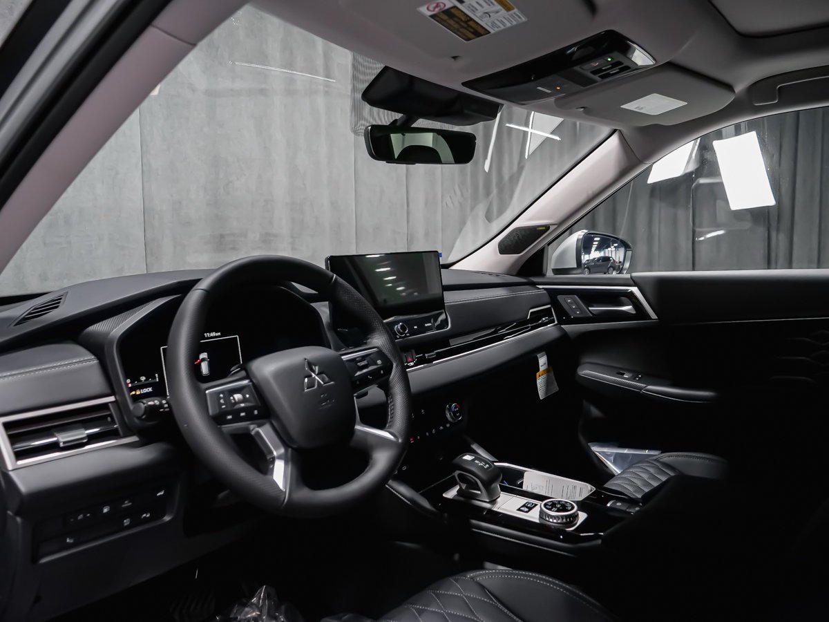 2026 Mitsubishi Outlander Plug-In Hybrid GT Black Diamond Premium Finish Montreal - photo #6