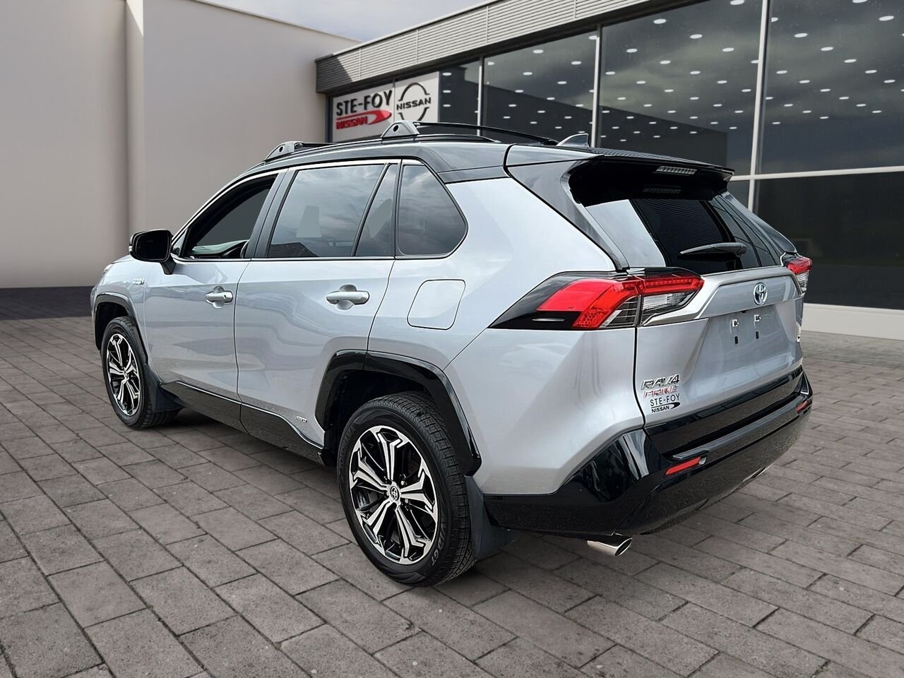 2024 Toyota RAV4 Prime XSE TRACTION INTEGRALE Silver Québec - photo #3