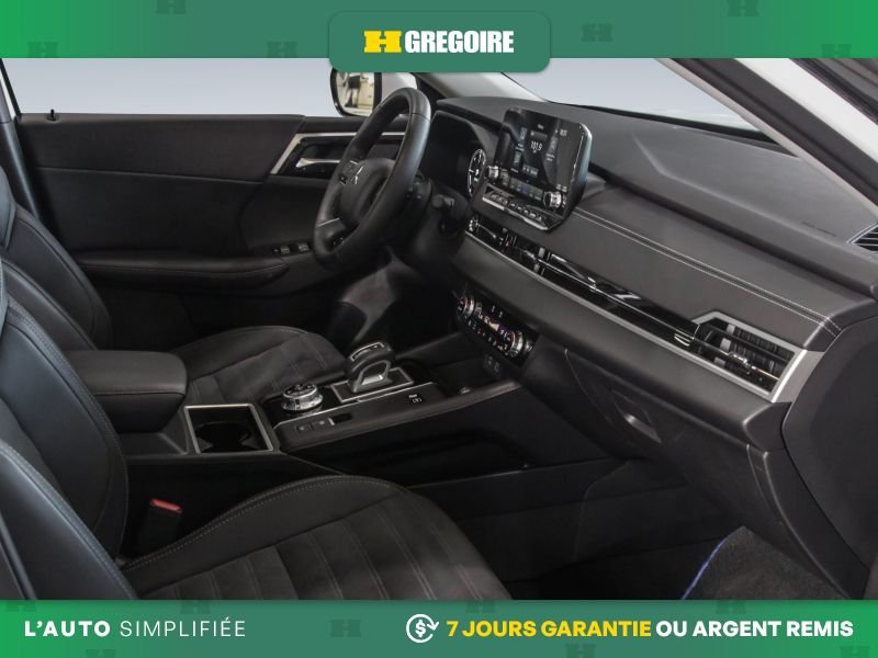 2025 Mitsubishi Outlander White Saint-Eustache - photo #31