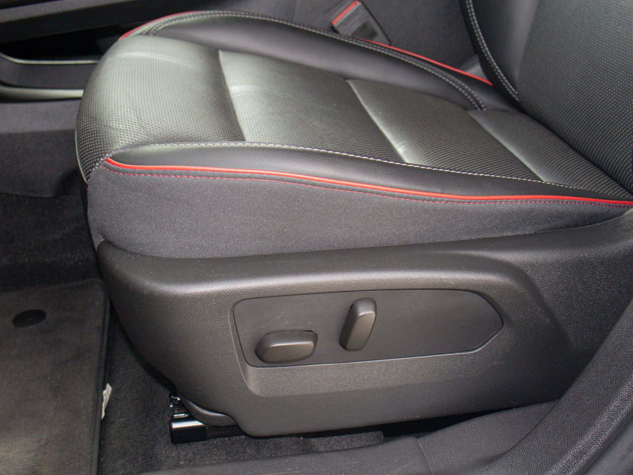 2022 Buick Envision AWD 4dr Essence White Sherwood Park - photo #18