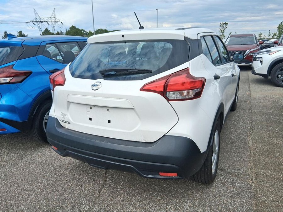 2022 Nissan Kicks S TA 2022 White
